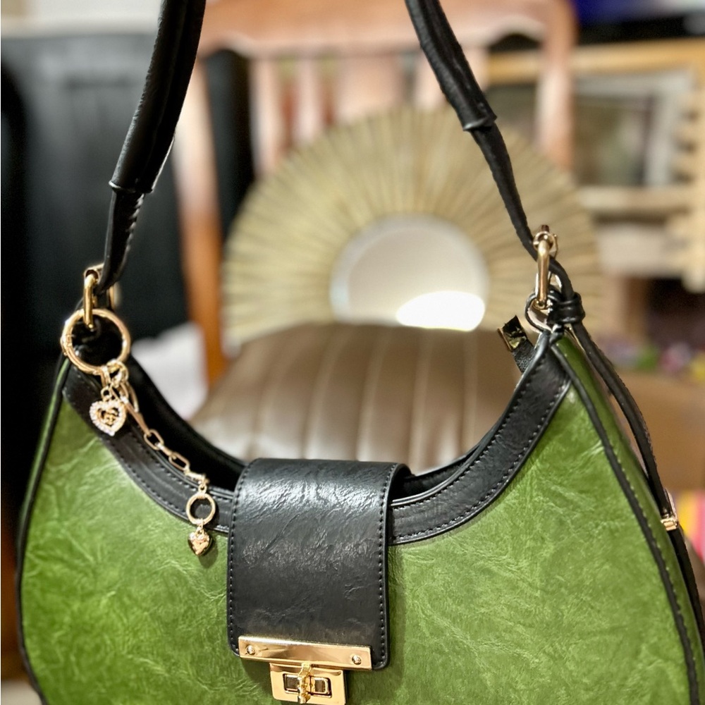 SALE!! NWT Gucci Charm, Bag, paired w/GreenBlackGold Details Charm Chain! 3pc